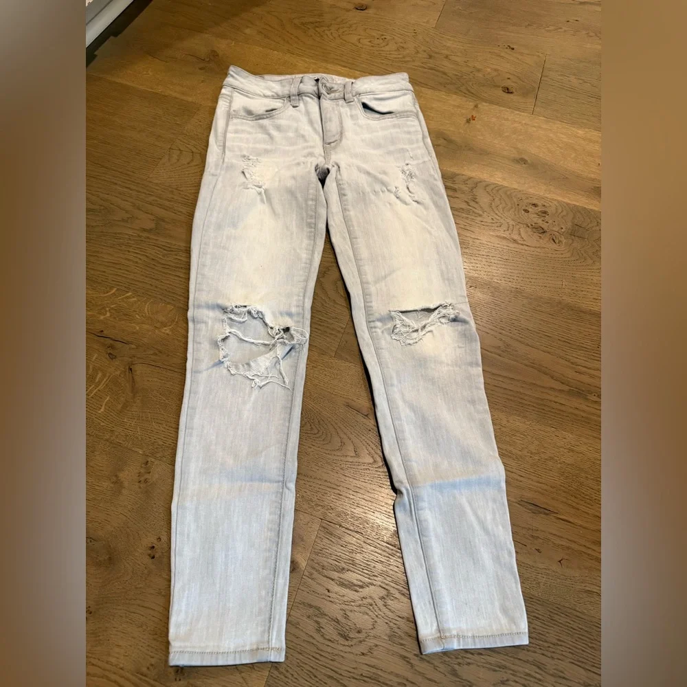 American Eagle Women’s Distressed Jeans - Picture 2 of 5